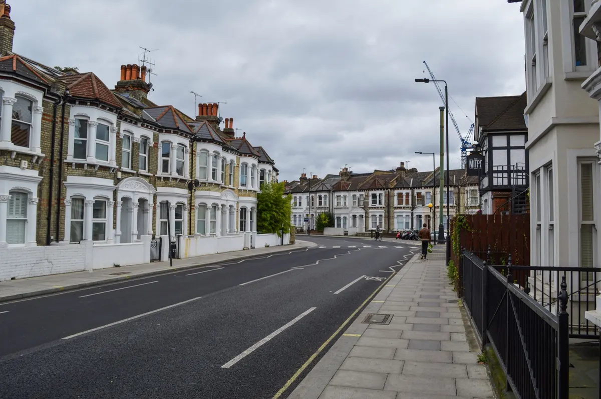 Victorian Terrace Decorating Guide: How to Honour Original Features Without Feeling Like a Museum